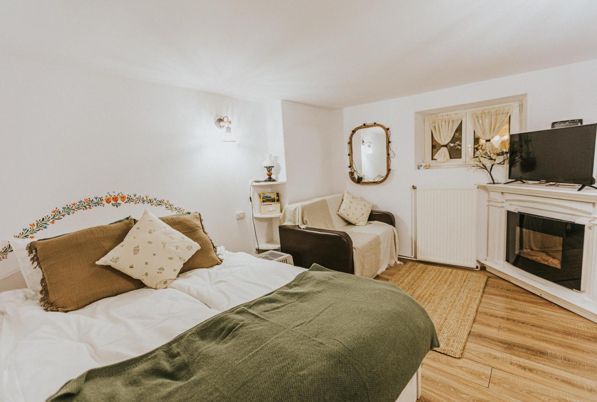 Republicii Rustic Apartament In Brasov City Center ภายนอก รูปภาพ